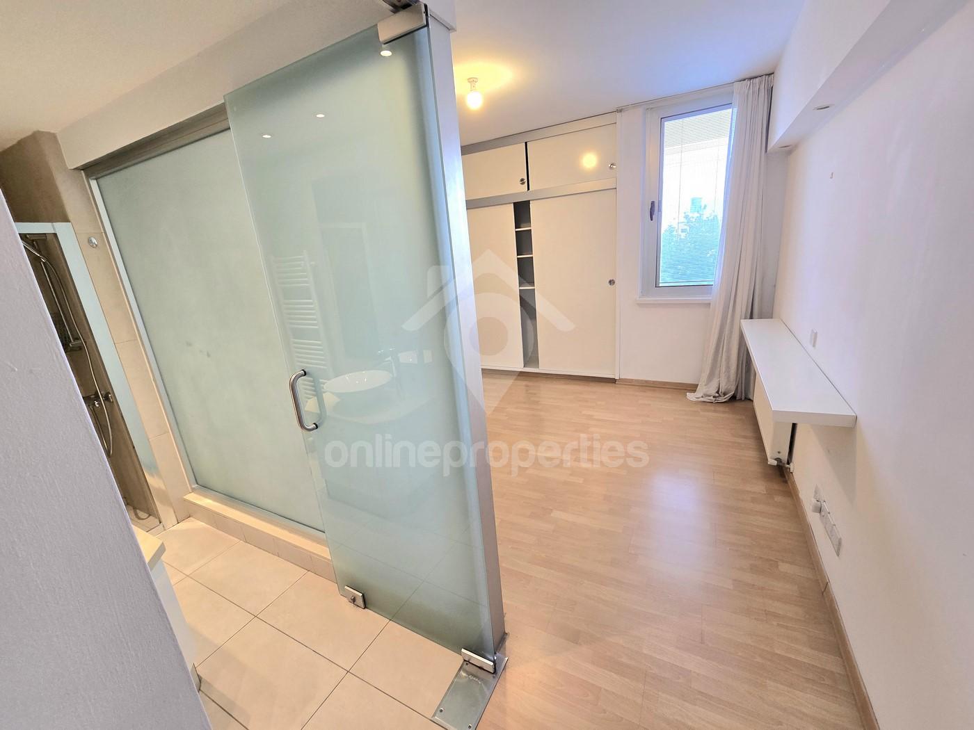 To change image, hover mouse over thumbnails below