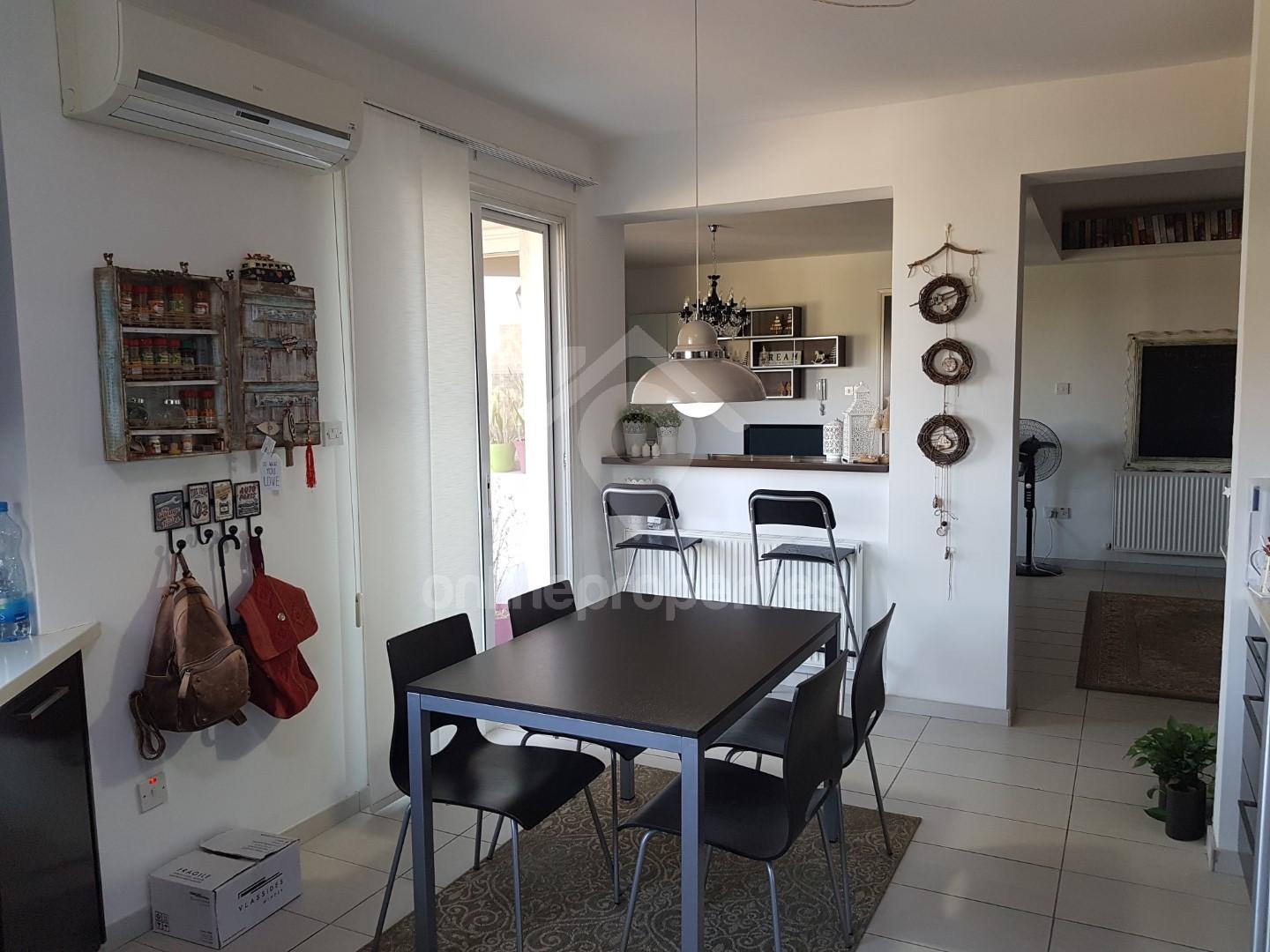 To change image, hover mouse over thumbnails below