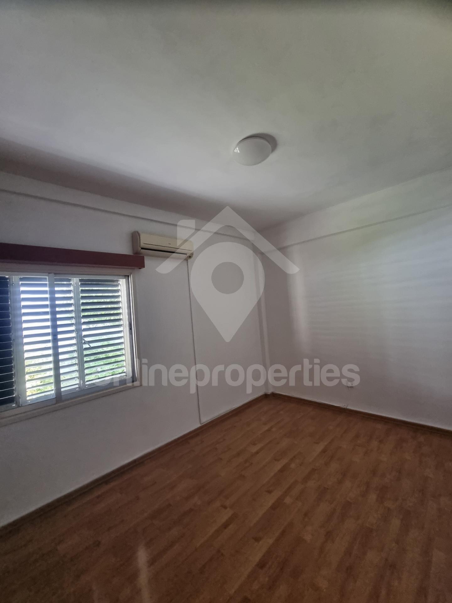 To change image, hover mouse over thumbnails below