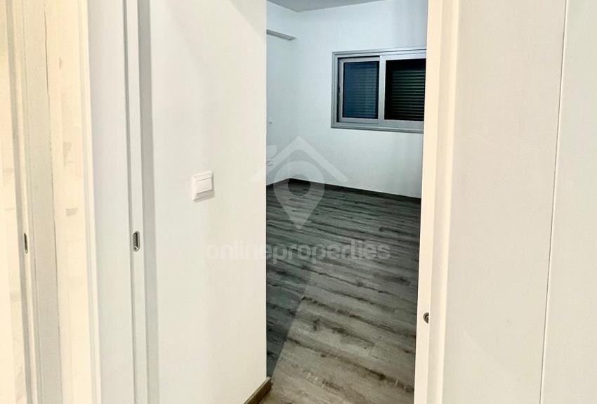 To change image, hover mouse over thumbnails below