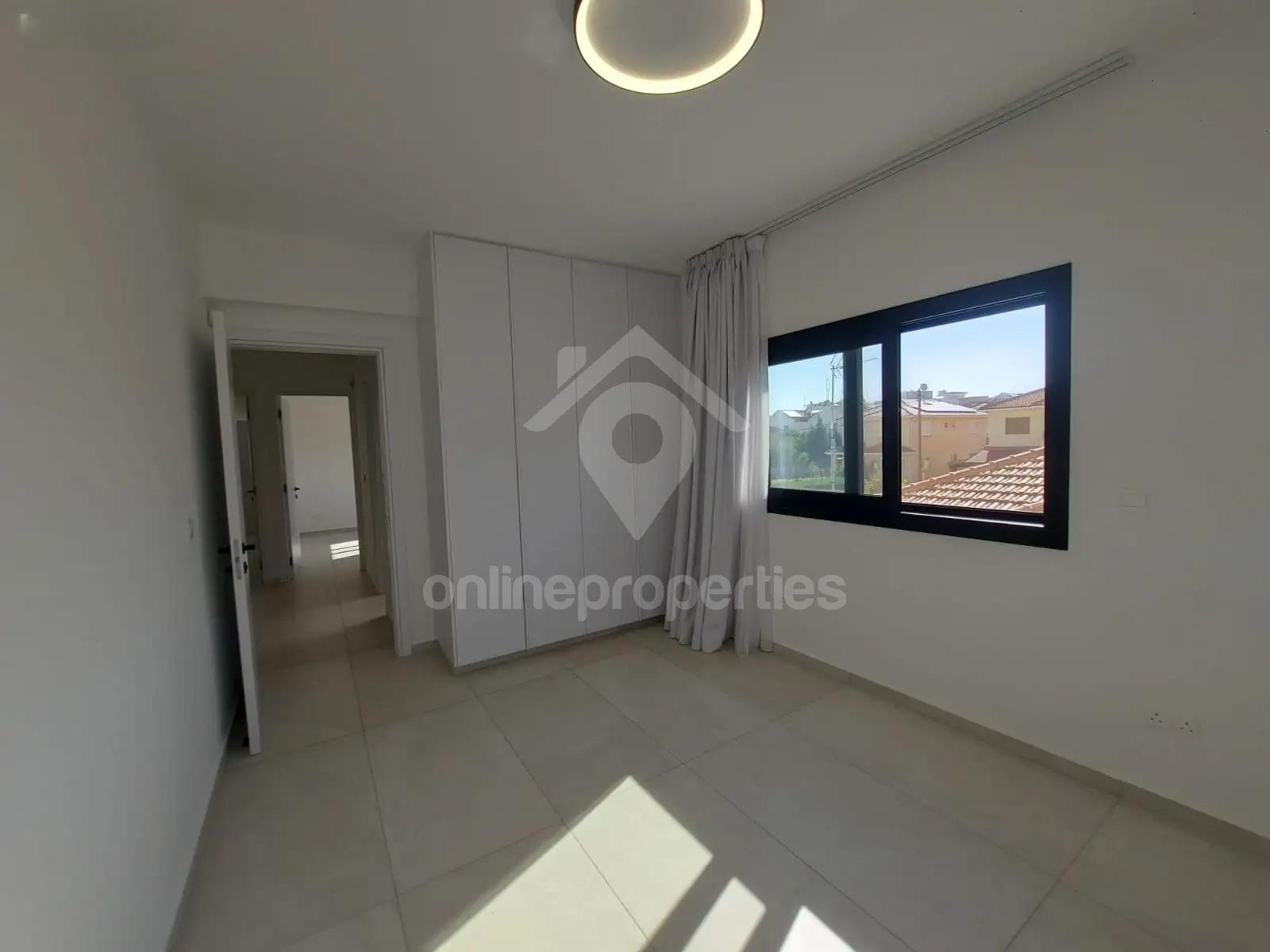 To change image, hover mouse over thumbnails below