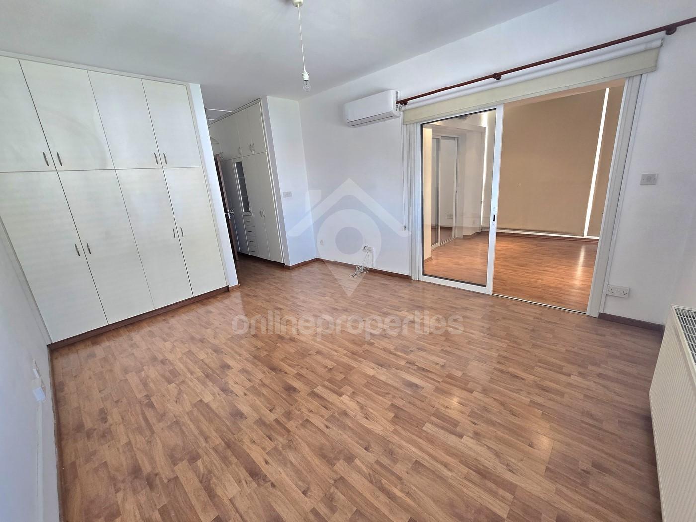 To change image, hover mouse over thumbnails below