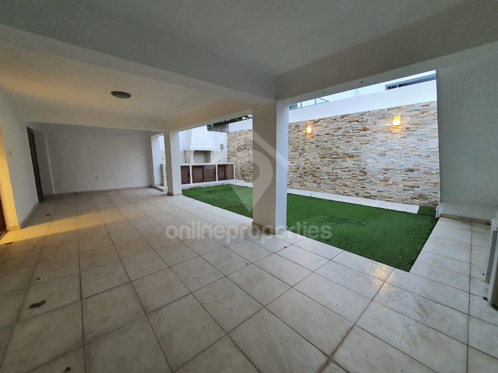 To change image, hover mouse over thumbnails below