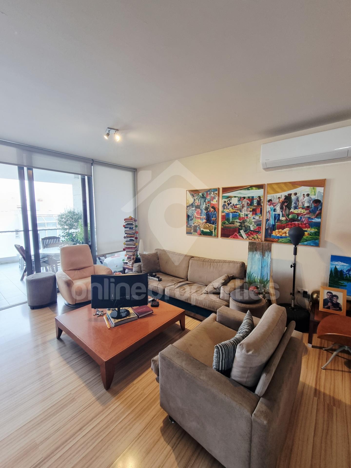 To change image, hover mouse over thumbnails below