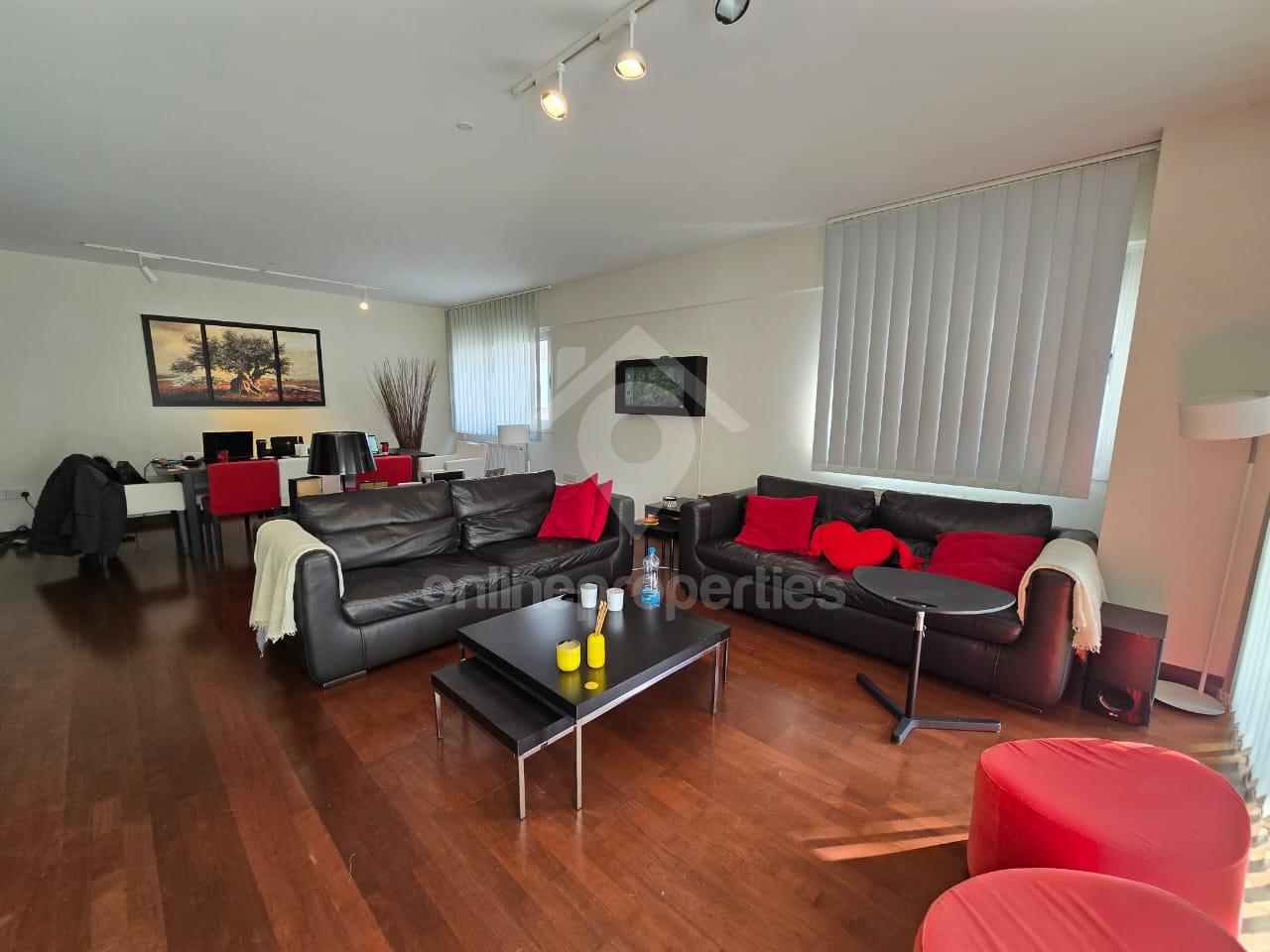 To change image, hover mouse over thumbnails below