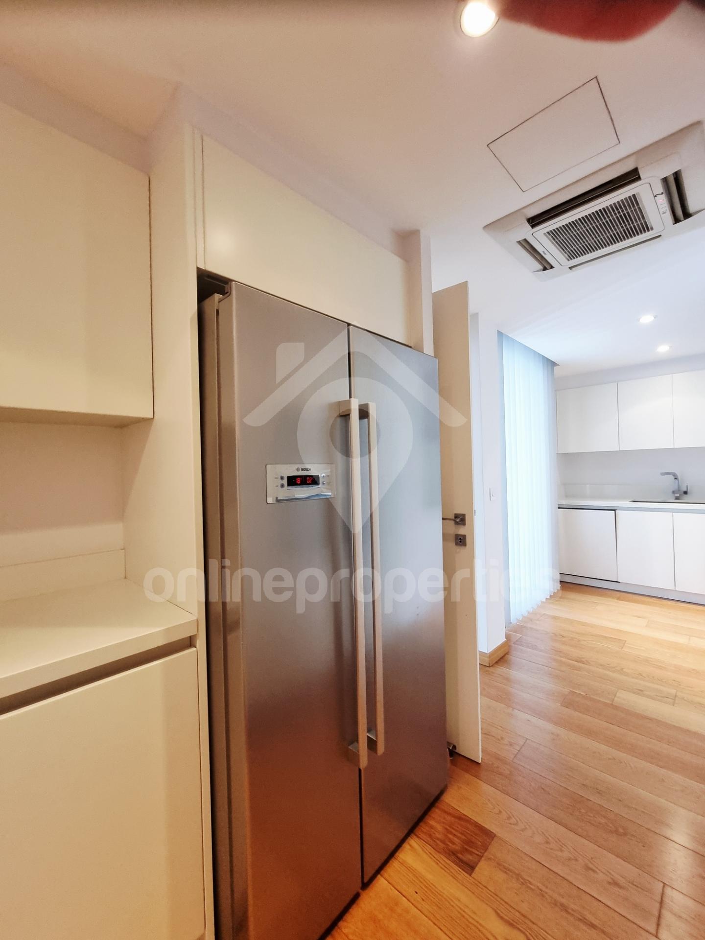 To change image, hover mouse over thumbnails below