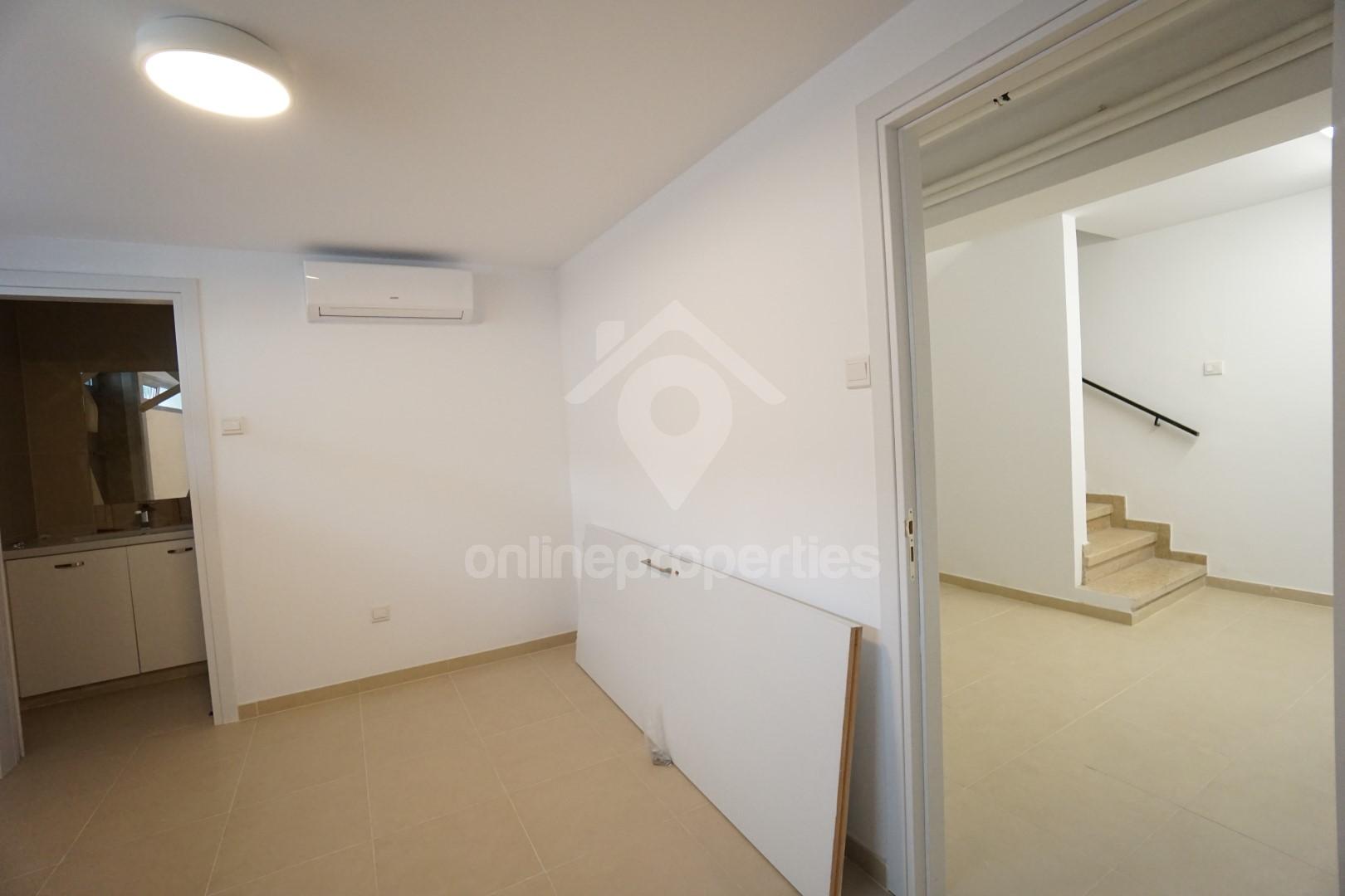 To change image, hover mouse over thumbnails below