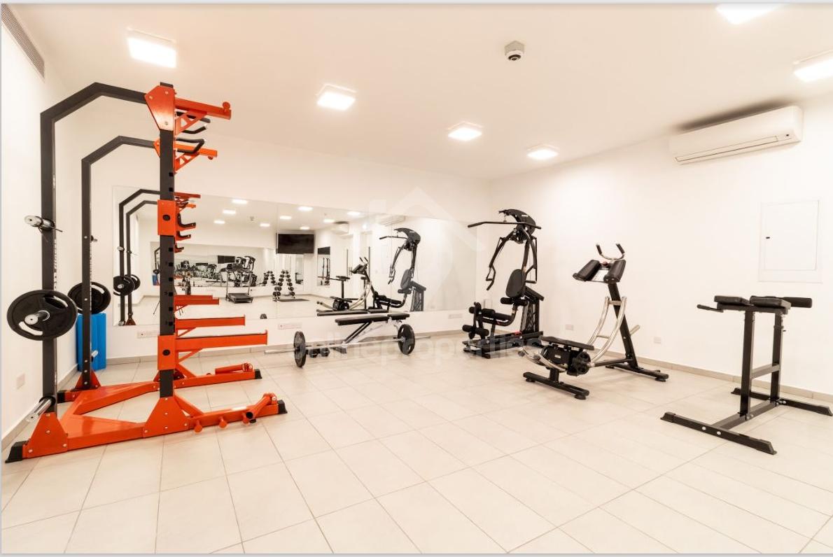 To change image, hover mouse over thumbnails below