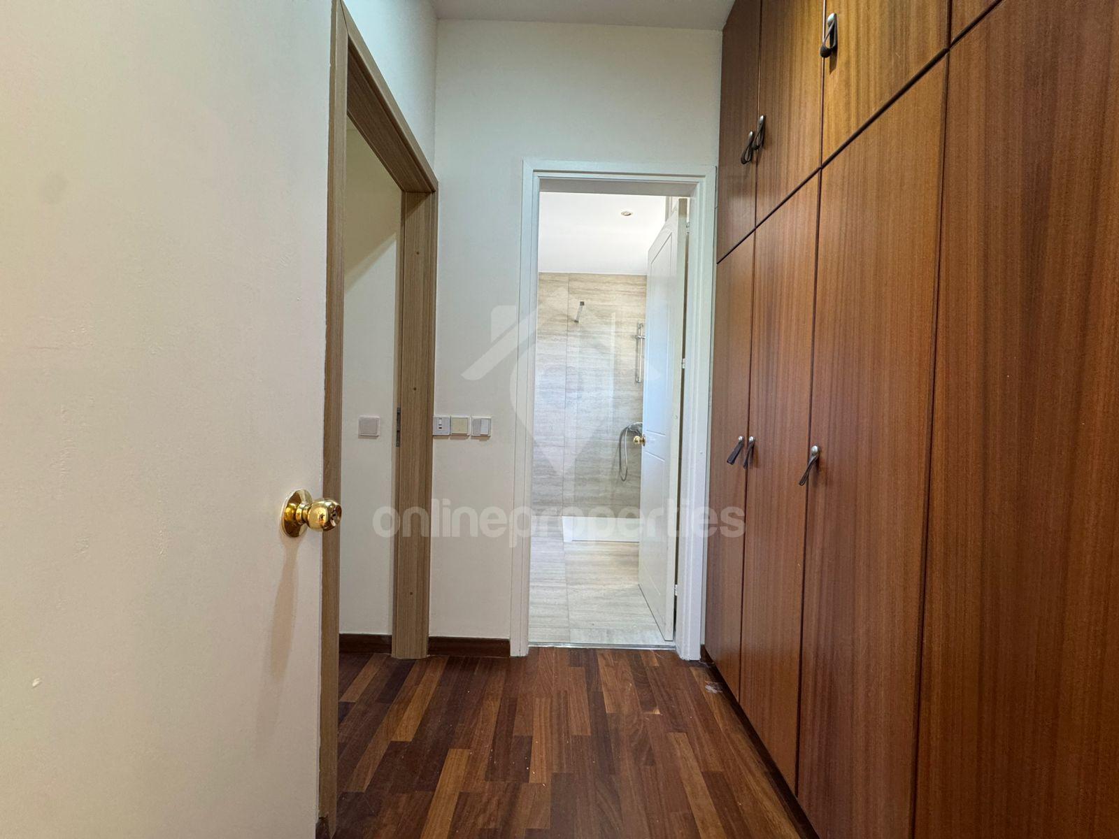 To change image, hover mouse over thumbnails below