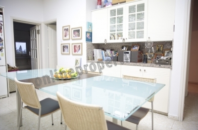 To change image, hover mouse over thumbnails below