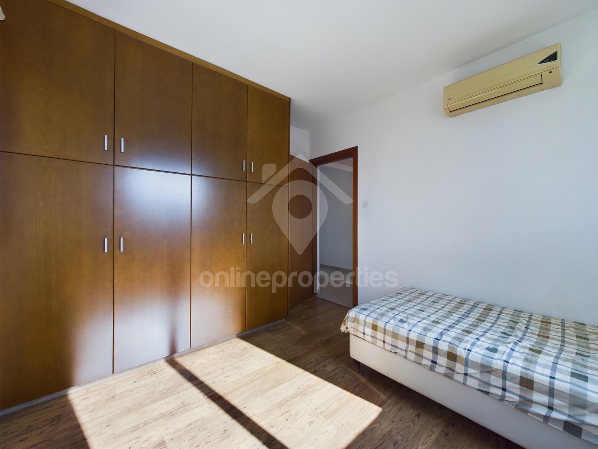 To change image, hover mouse over thumbnails below