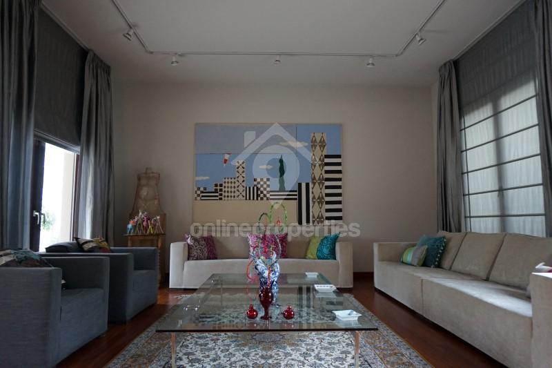 To change image, hover mouse over thumbnails below