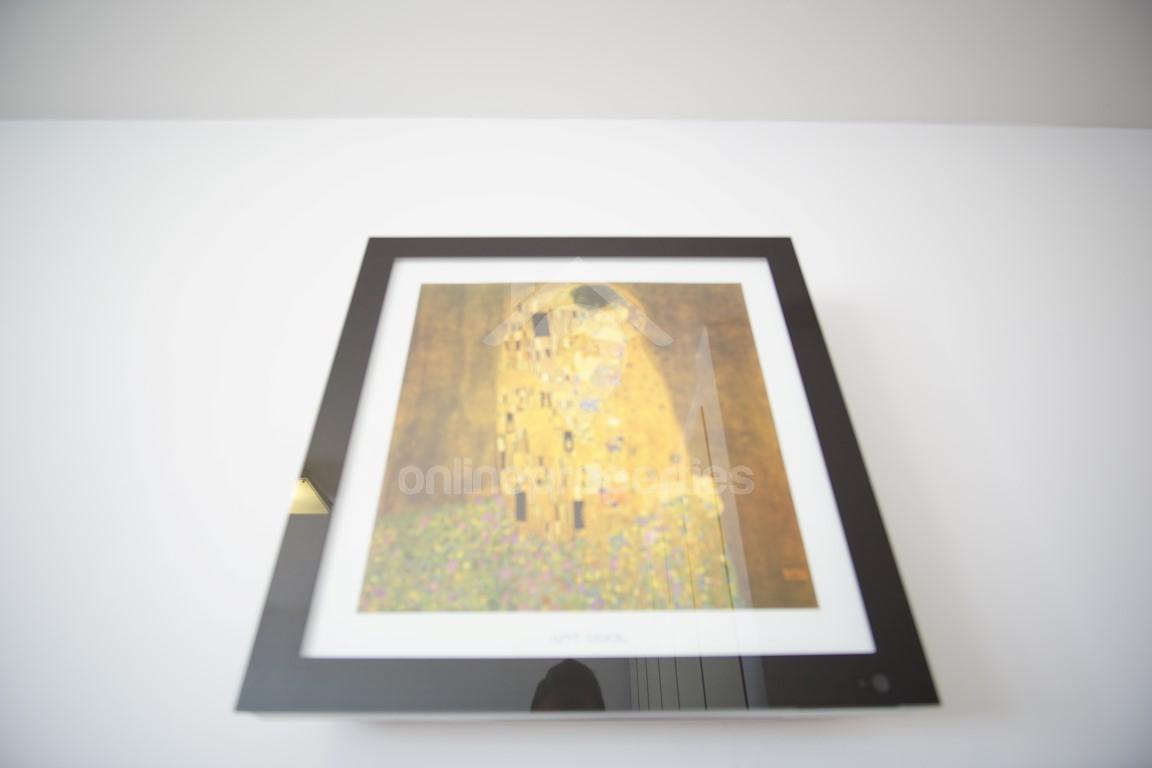 To change image, hover mouse over thumbnails below