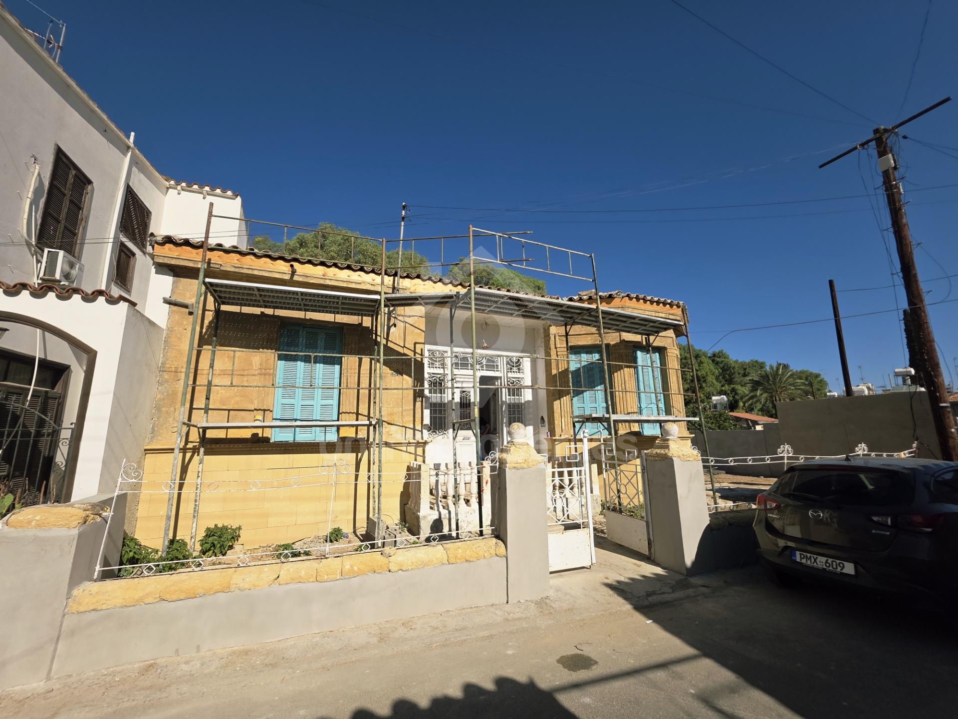 To change image, hover mouse over thumbnails below