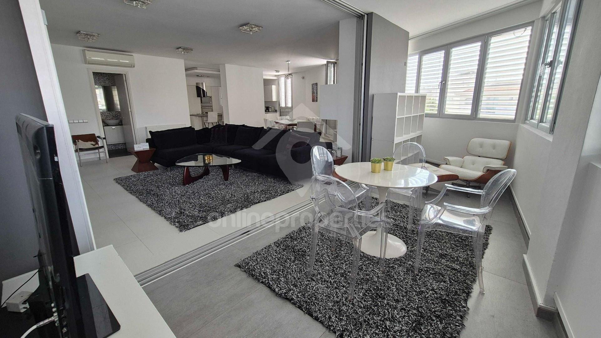 To change image, hover mouse over thumbnails below