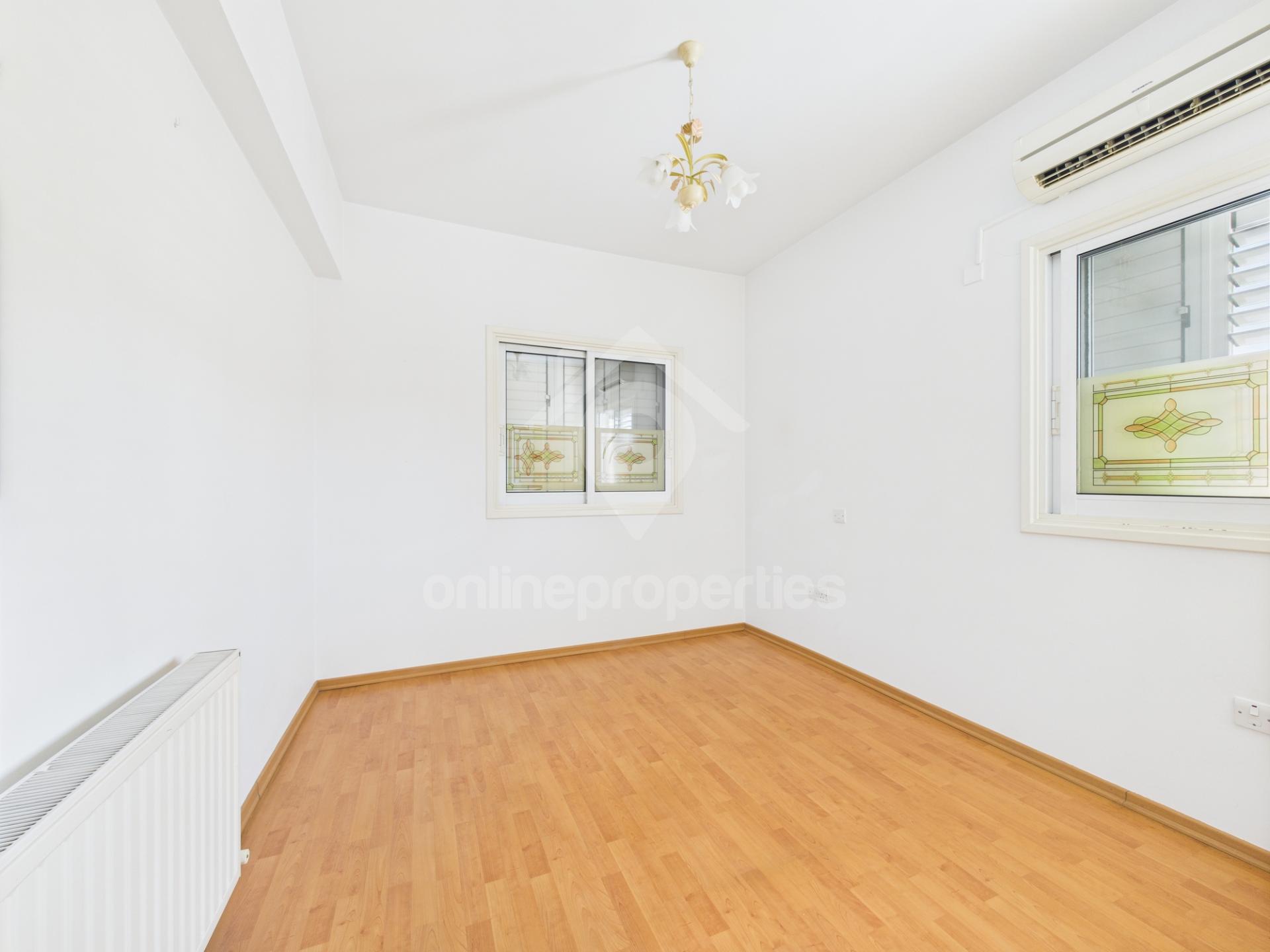 To change image, hover mouse over thumbnails below