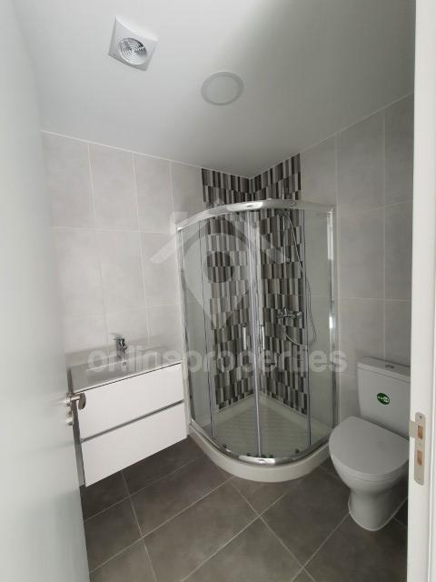 To change image, hover mouse over thumbnails below