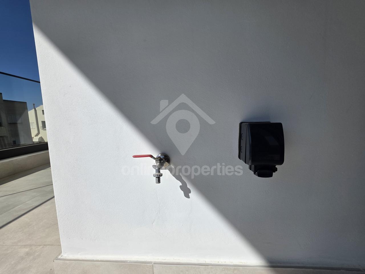 To change image, hover mouse over thumbnails below