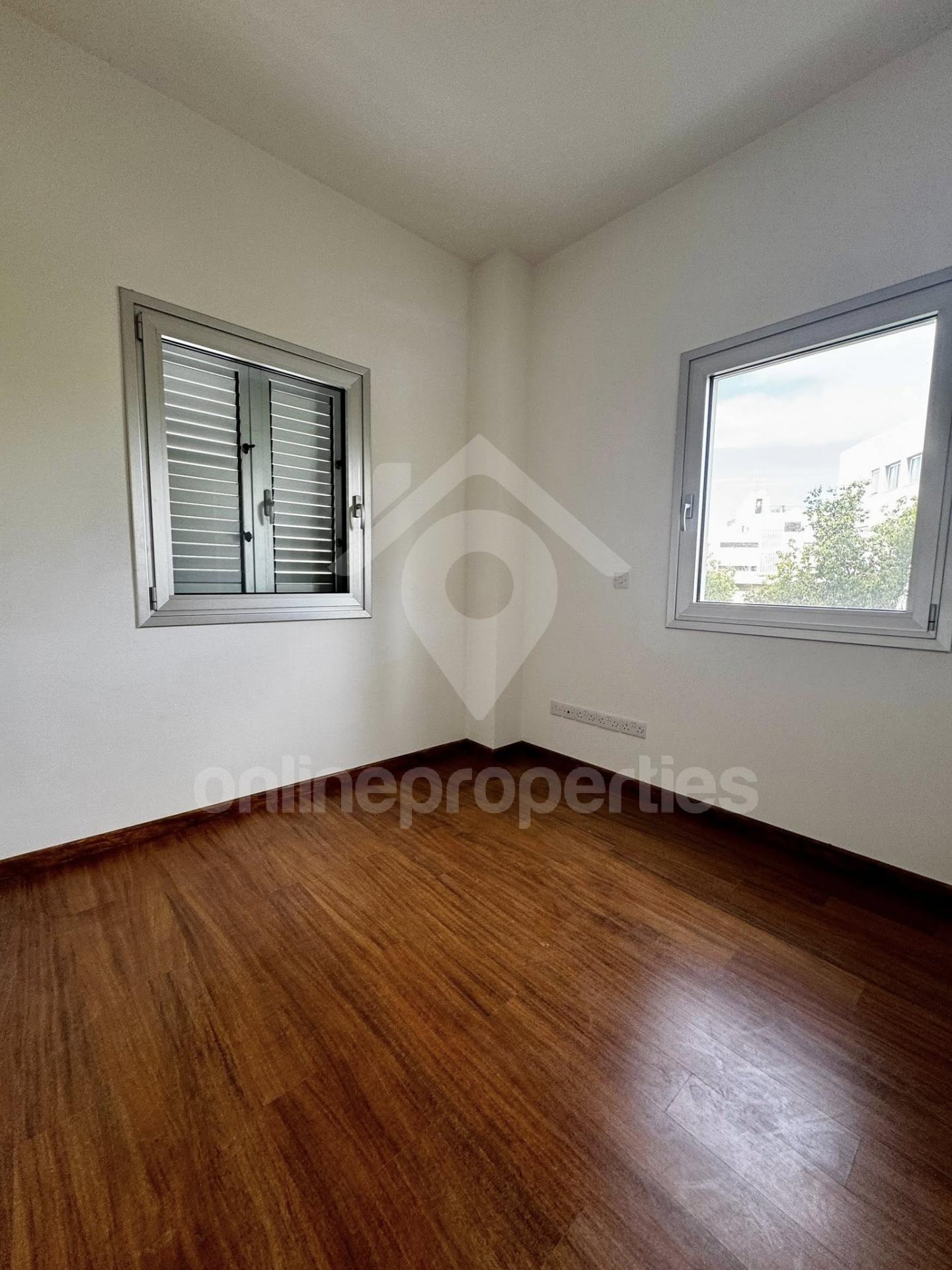 To change image, hover mouse over thumbnails below