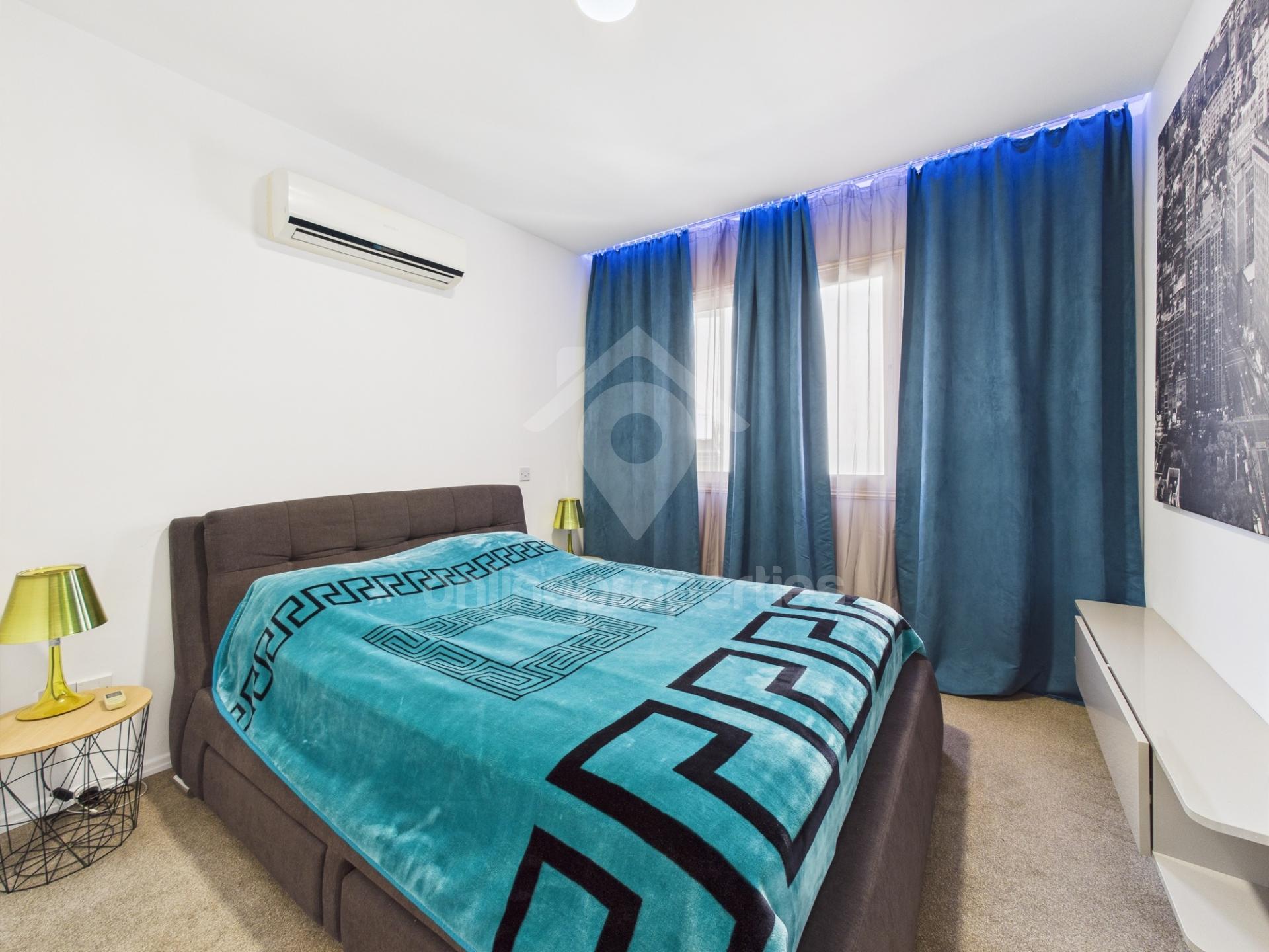 To change image, hover mouse over thumbnails below