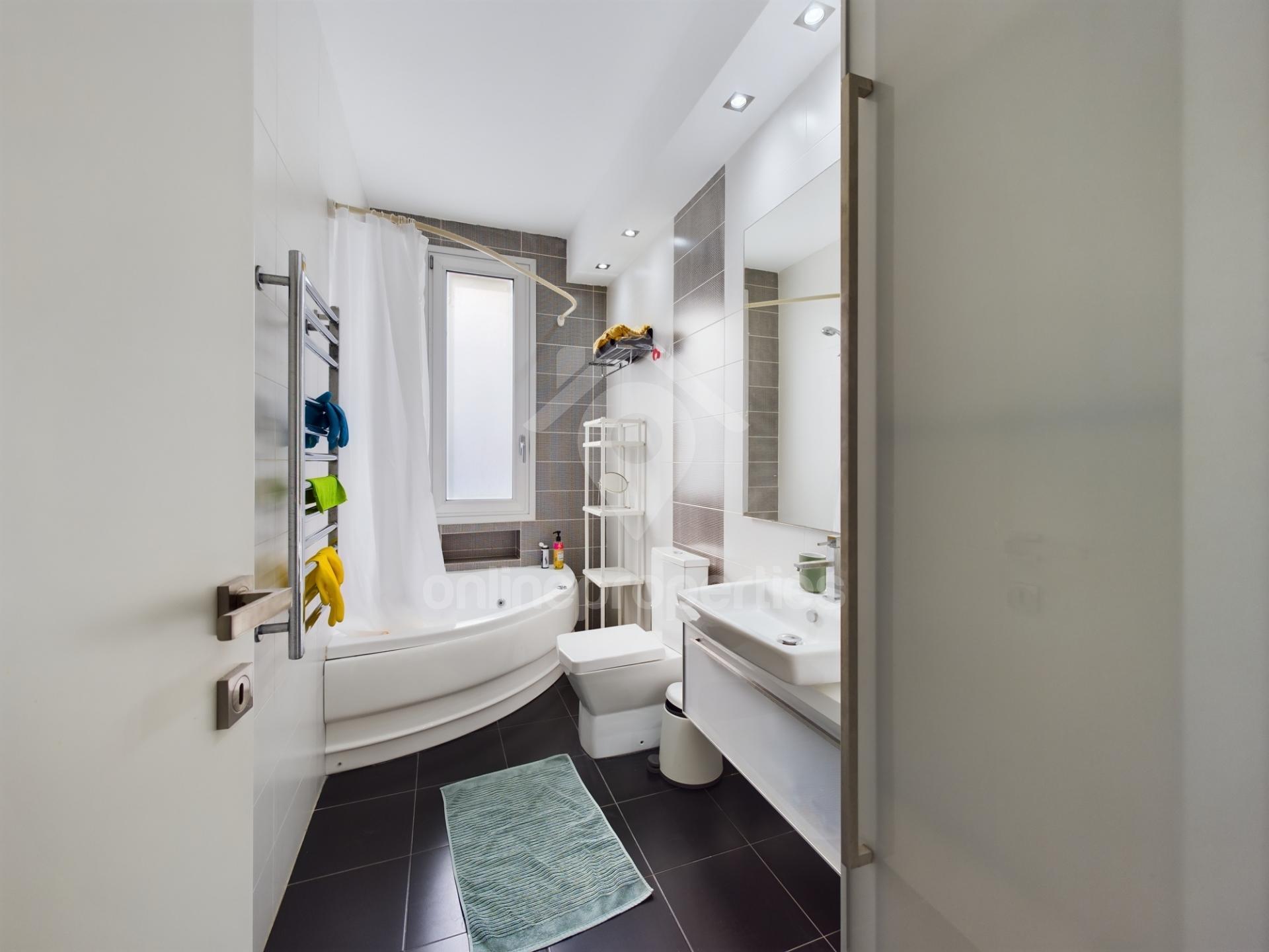 To change image, hover mouse over thumbnails below