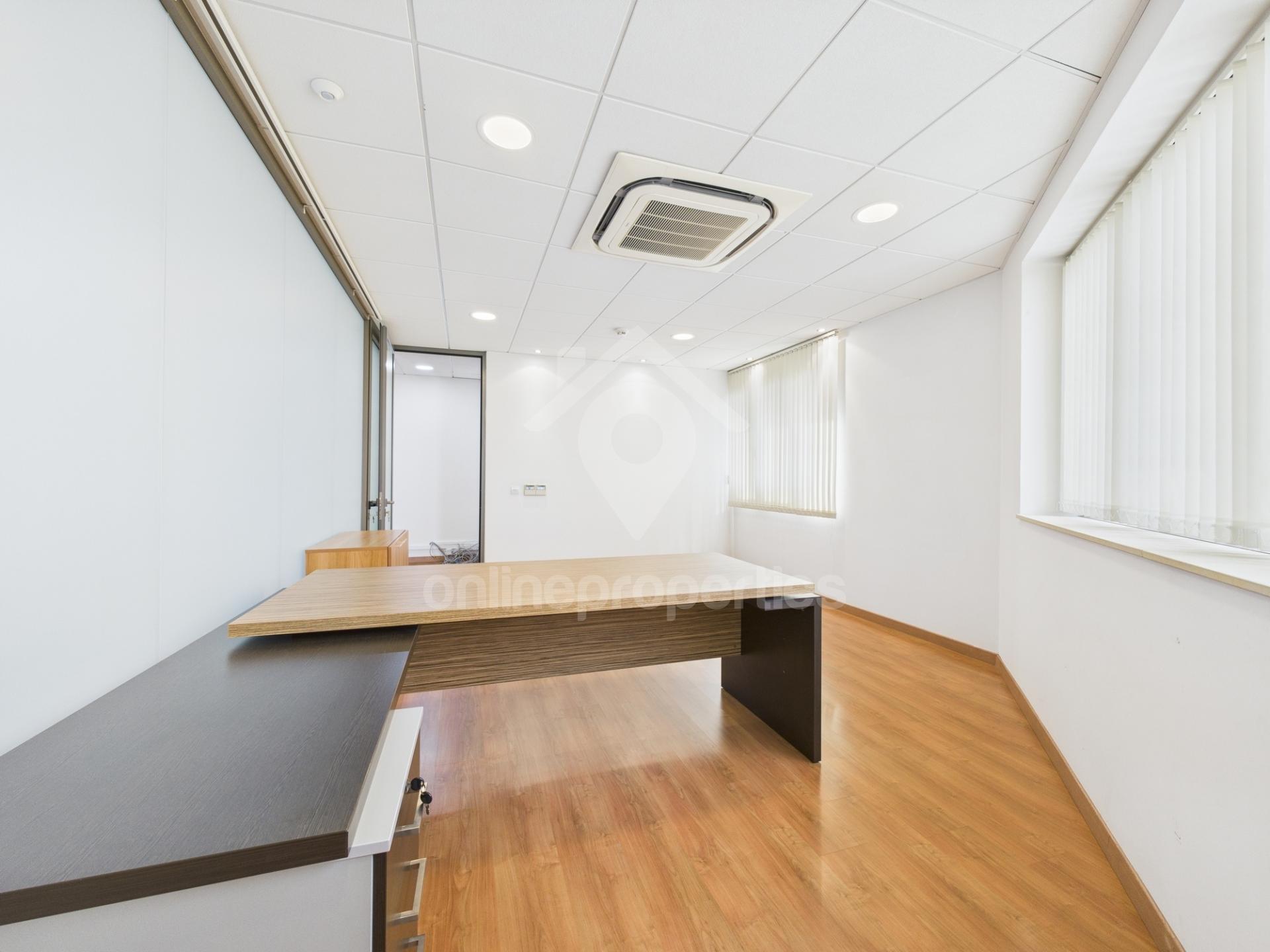 To change image, hover mouse over thumbnails below