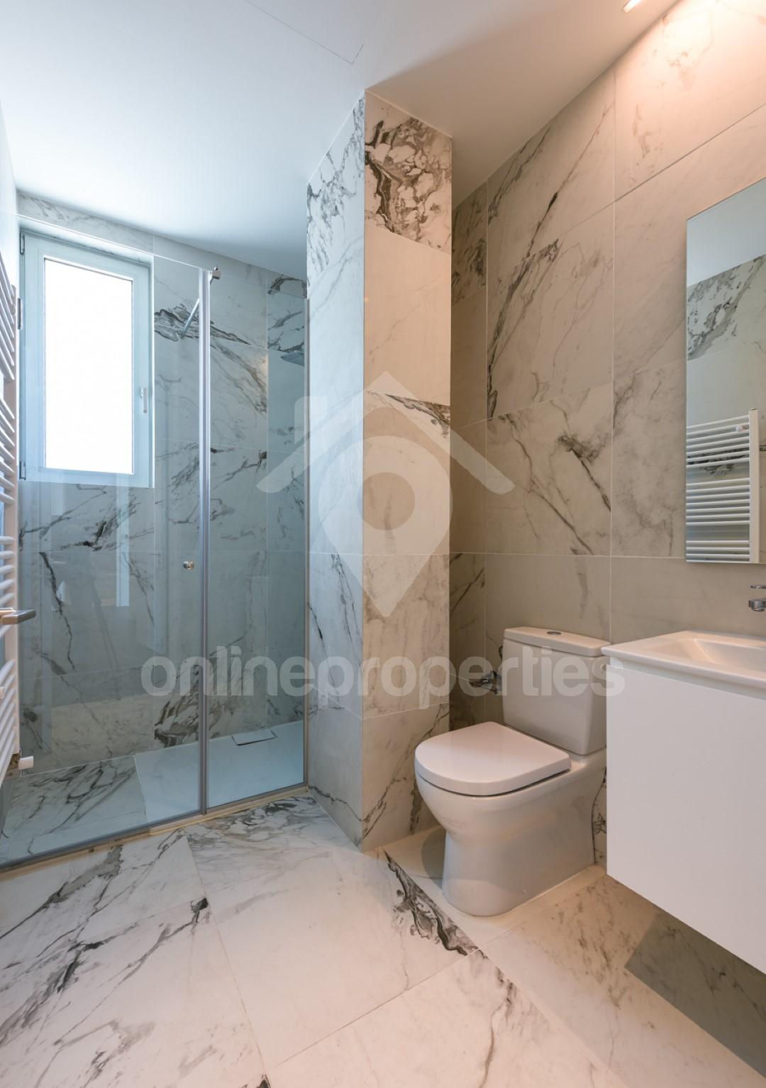 To change image, hover mouse over thumbnails below