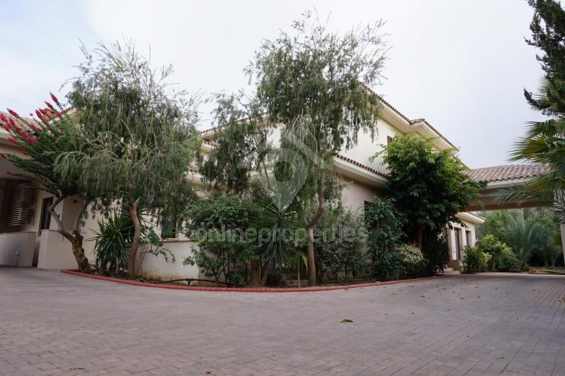 To change image, hover mouse over thumbnails below