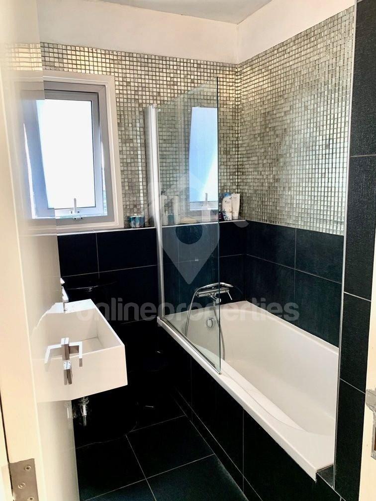 To change image, hover mouse over thumbnails below