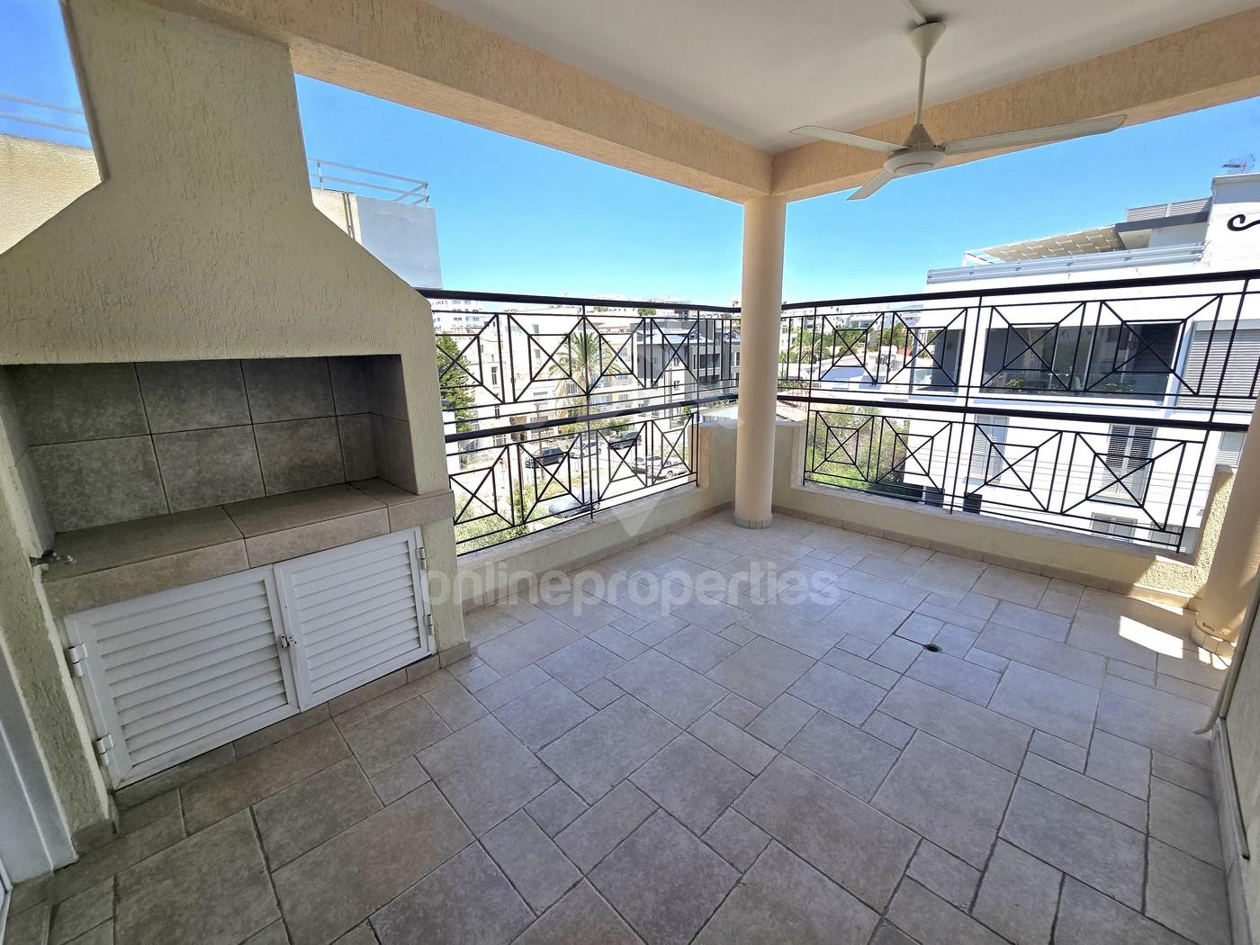 To change image, hover mouse over thumbnails below