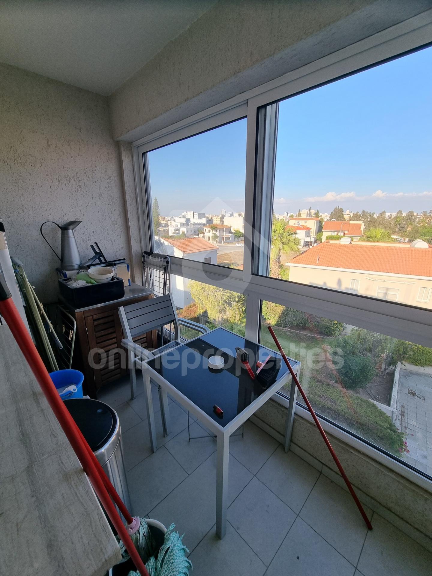 To change image, hover mouse over thumbnails below