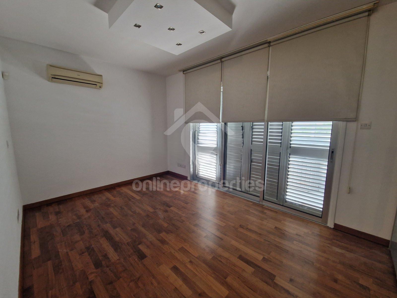 To change image, hover mouse over thumbnails below