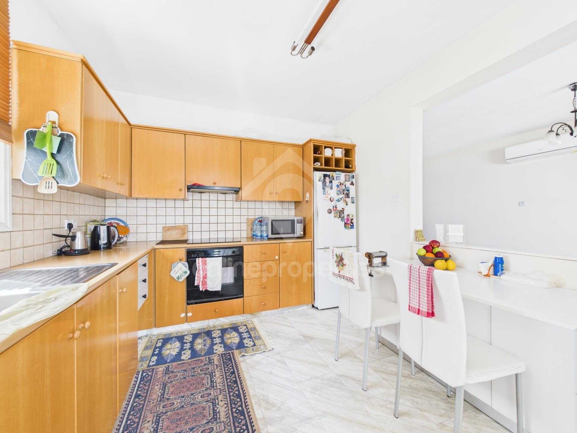 To change image, hover mouse over thumbnails below