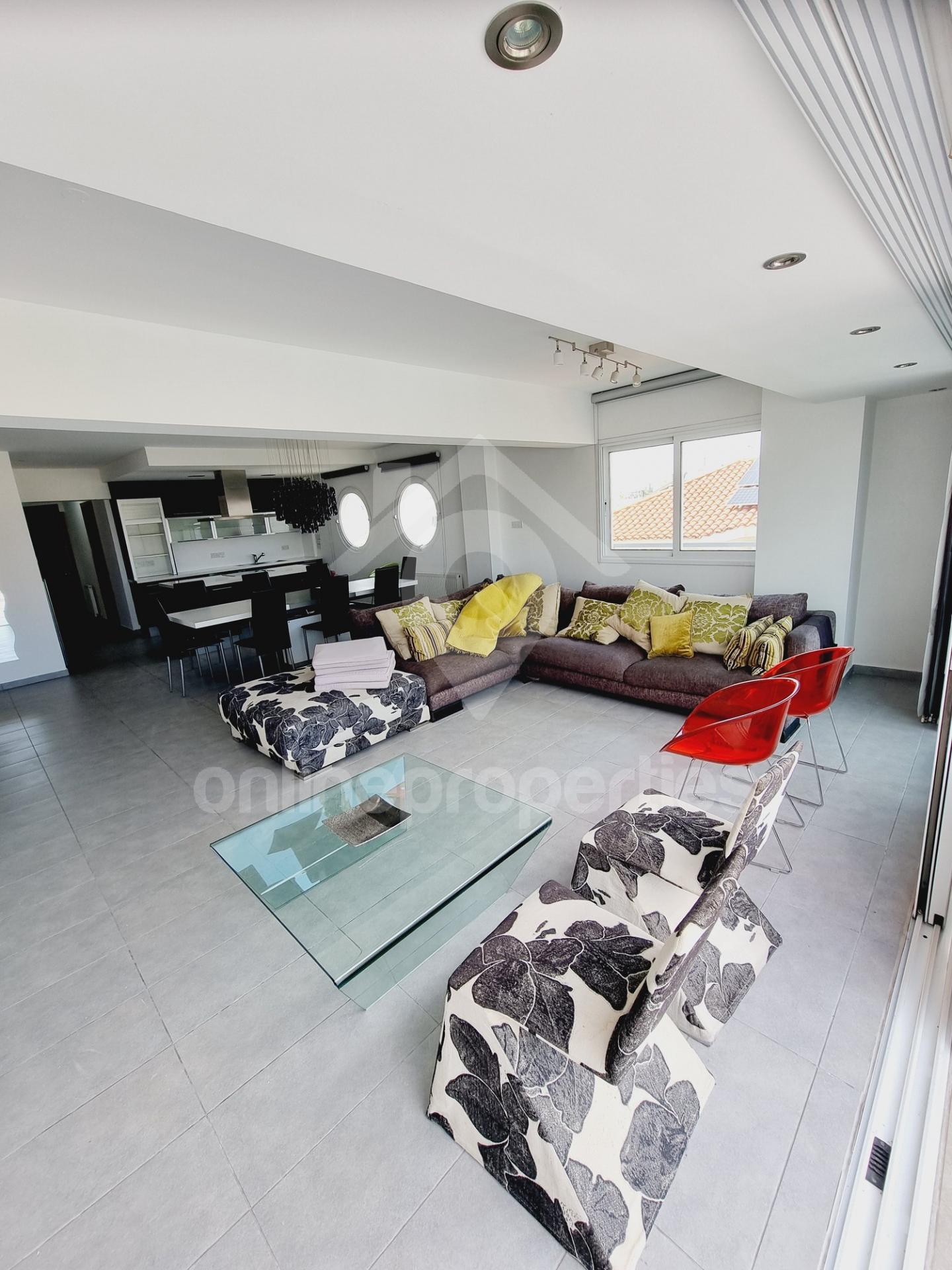 To change image, hover mouse over thumbnails below