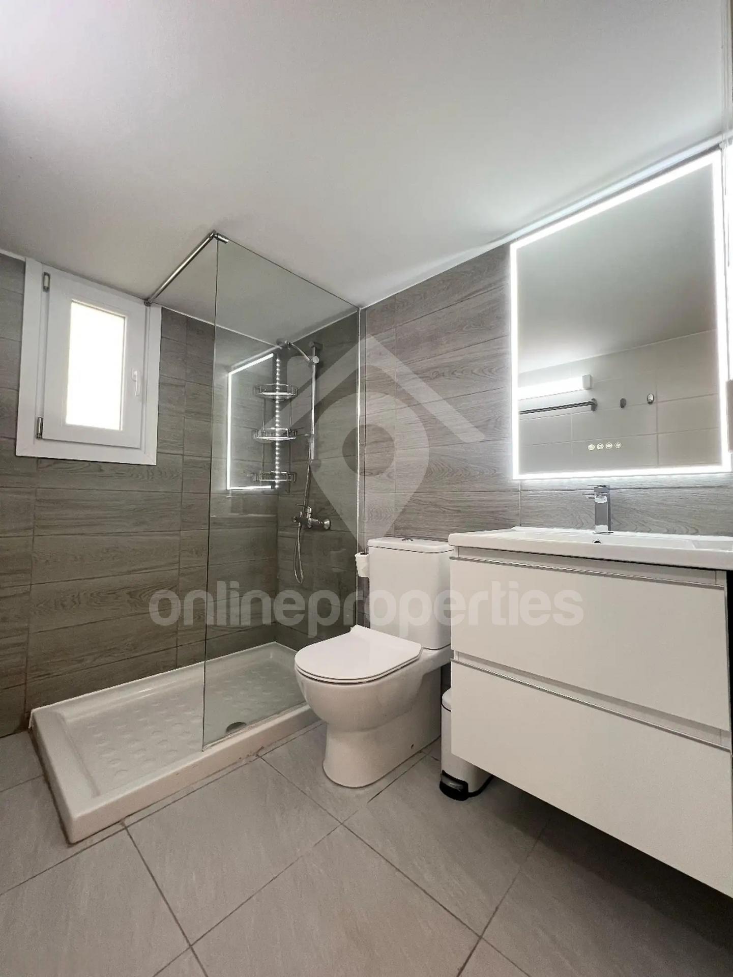 To change image, hover mouse over thumbnails below