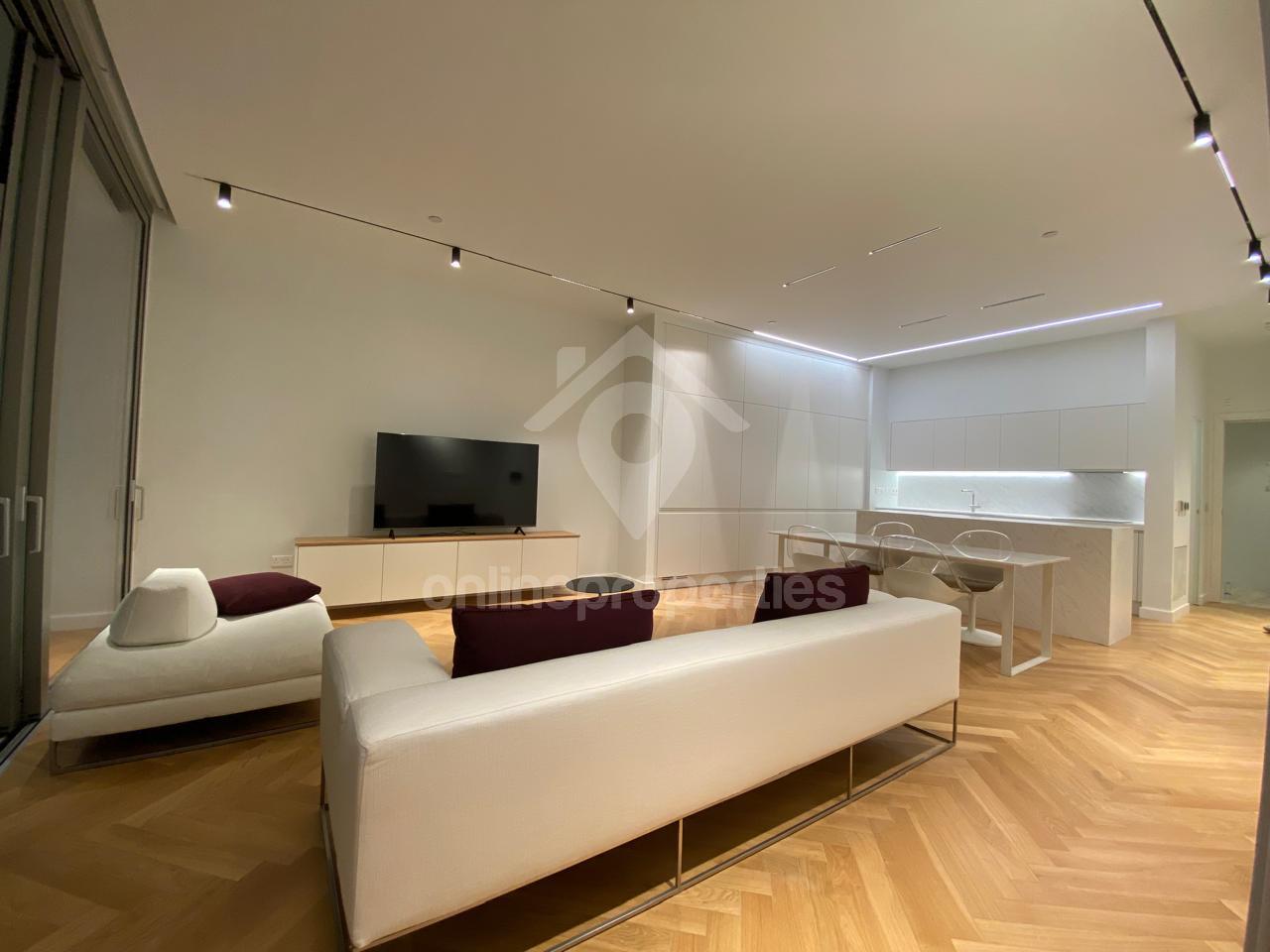 To change image, hover mouse over thumbnails below