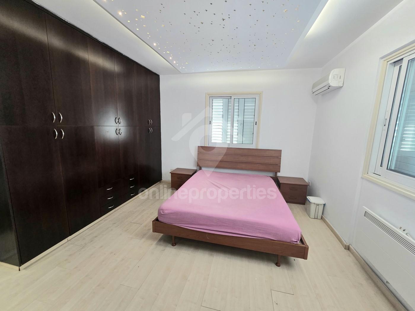 To change image, hover mouse over thumbnails below