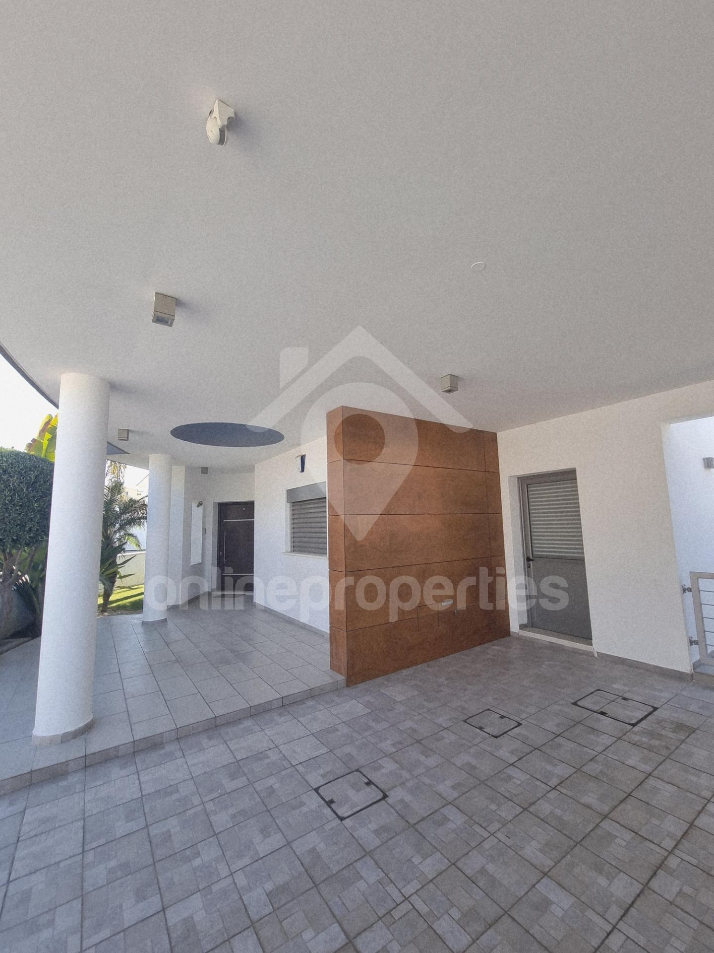 To change image, hover mouse over thumbnails below