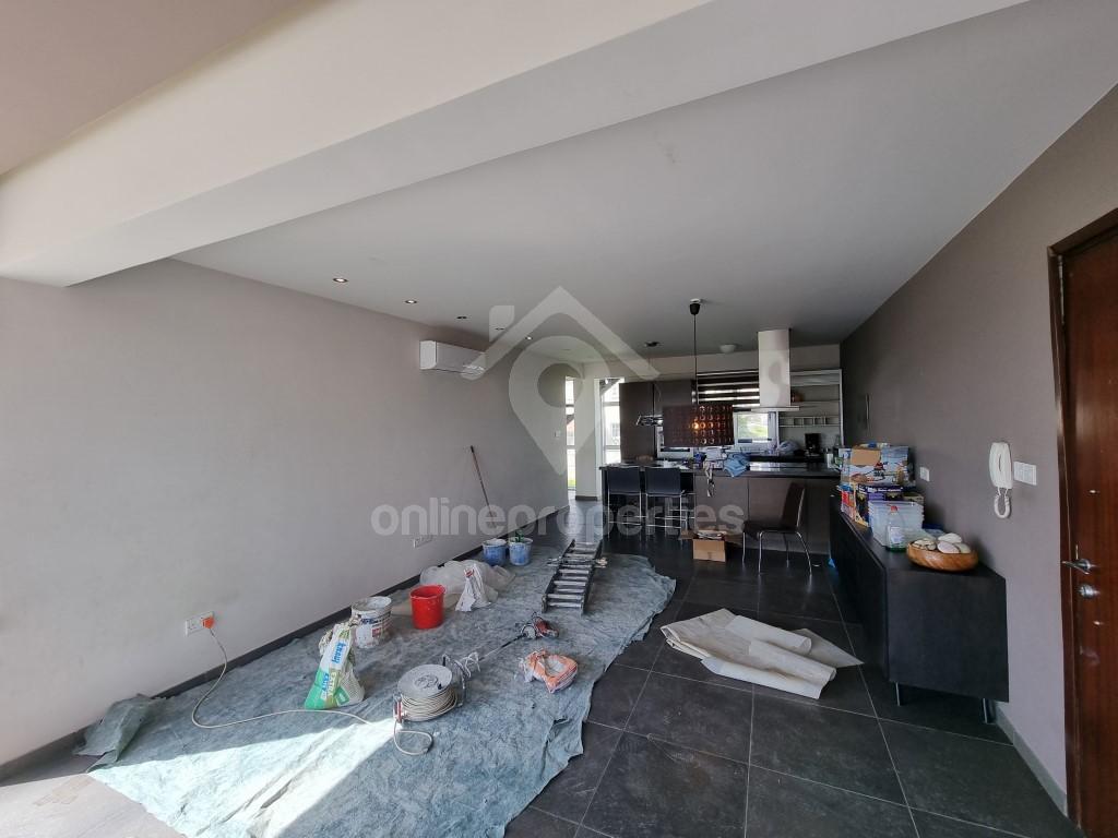 To change image, hover mouse over thumbnails below