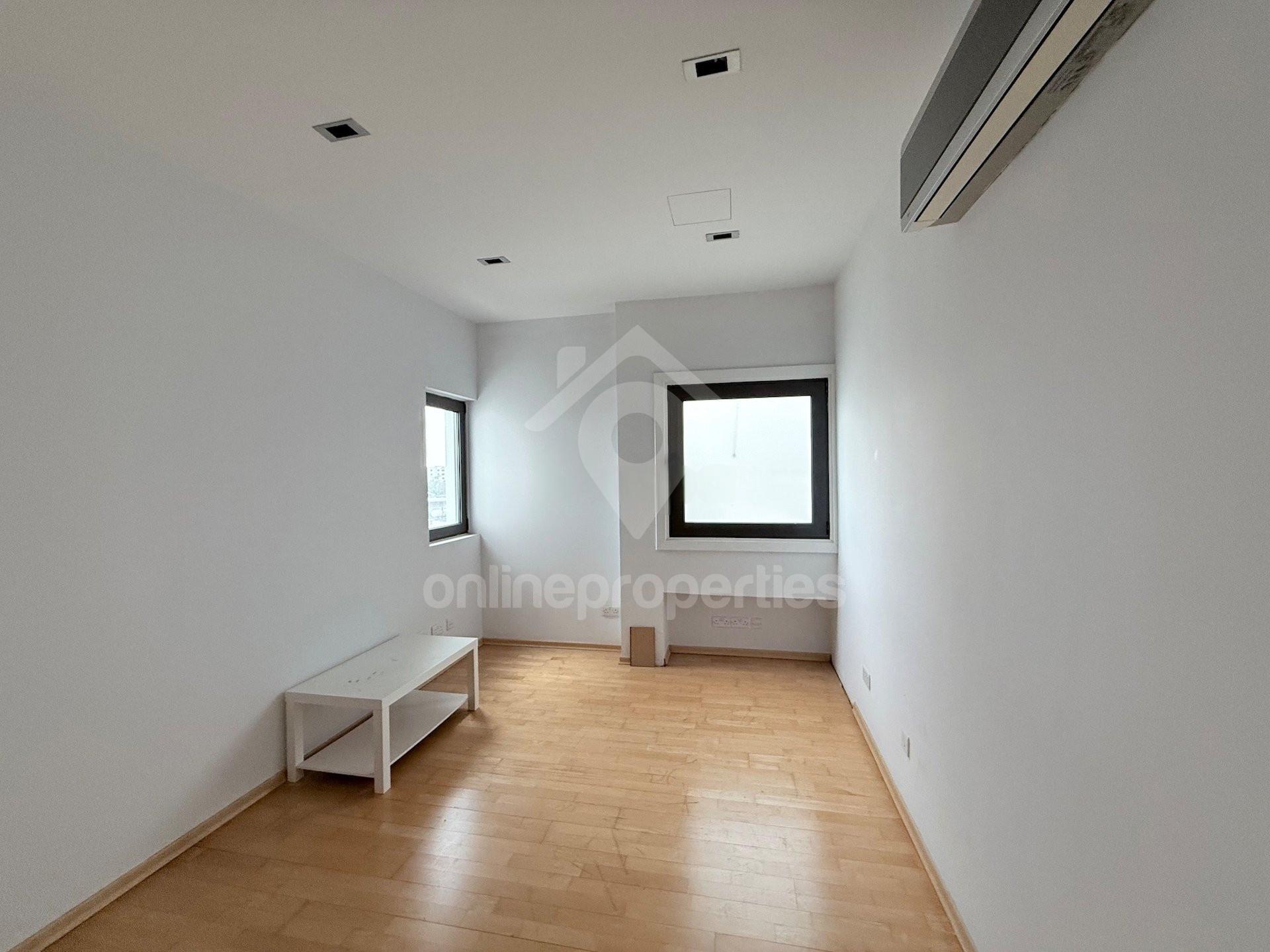 To change image, hover mouse over thumbnails below