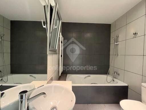 To change image, hover mouse over thumbnails below