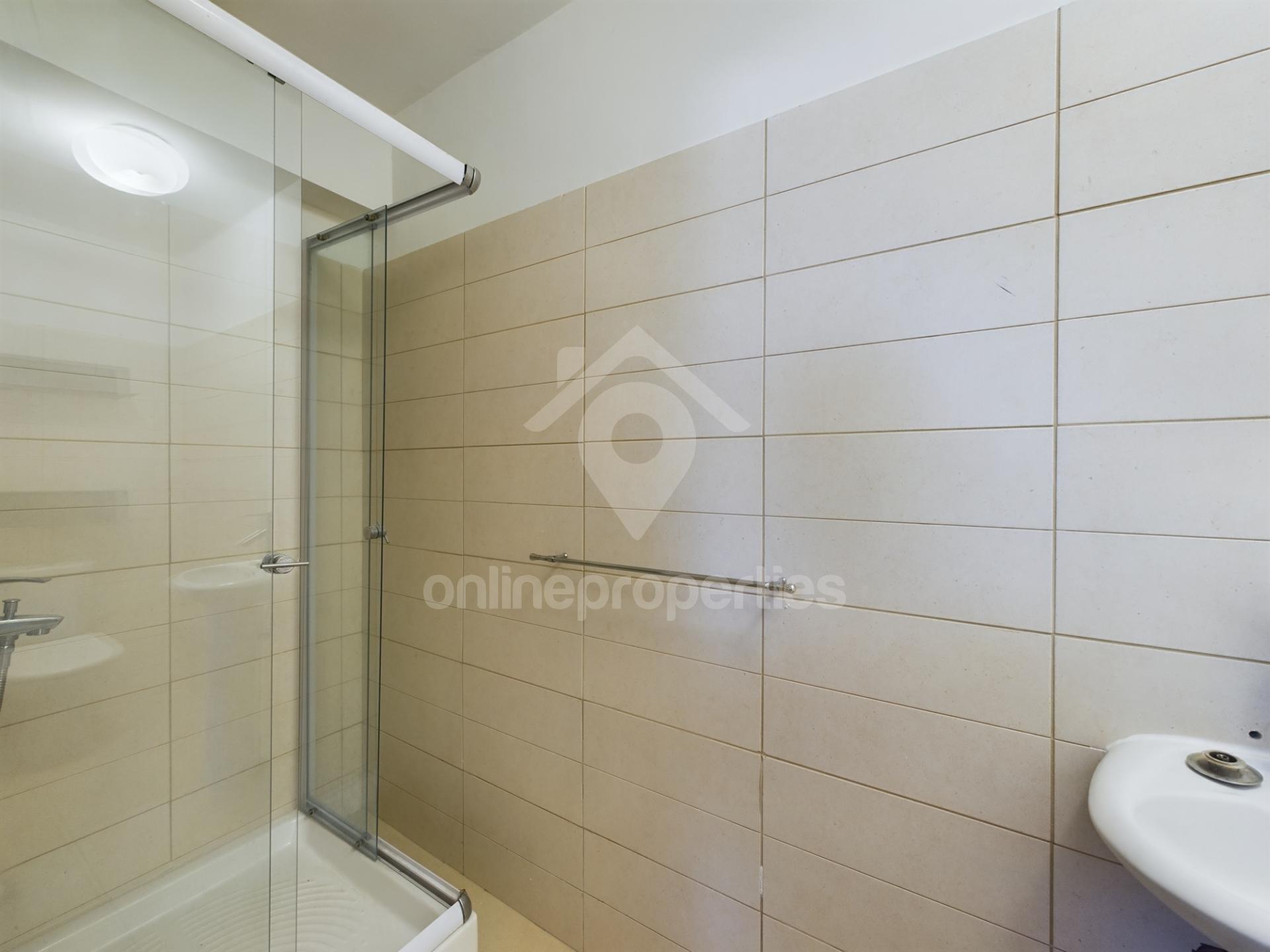 To change image, hover mouse over thumbnails below