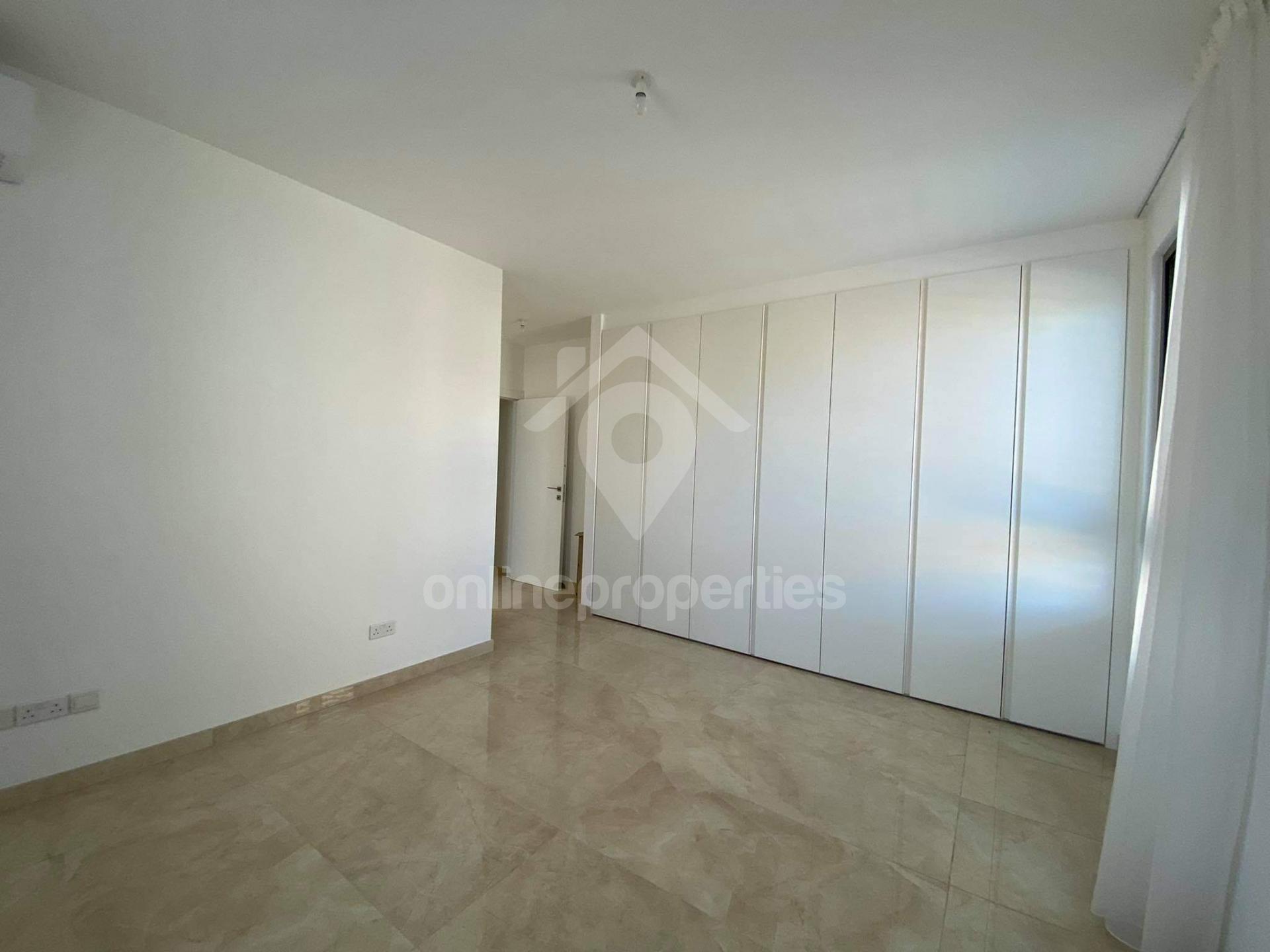 To change image, hover mouse over thumbnails below