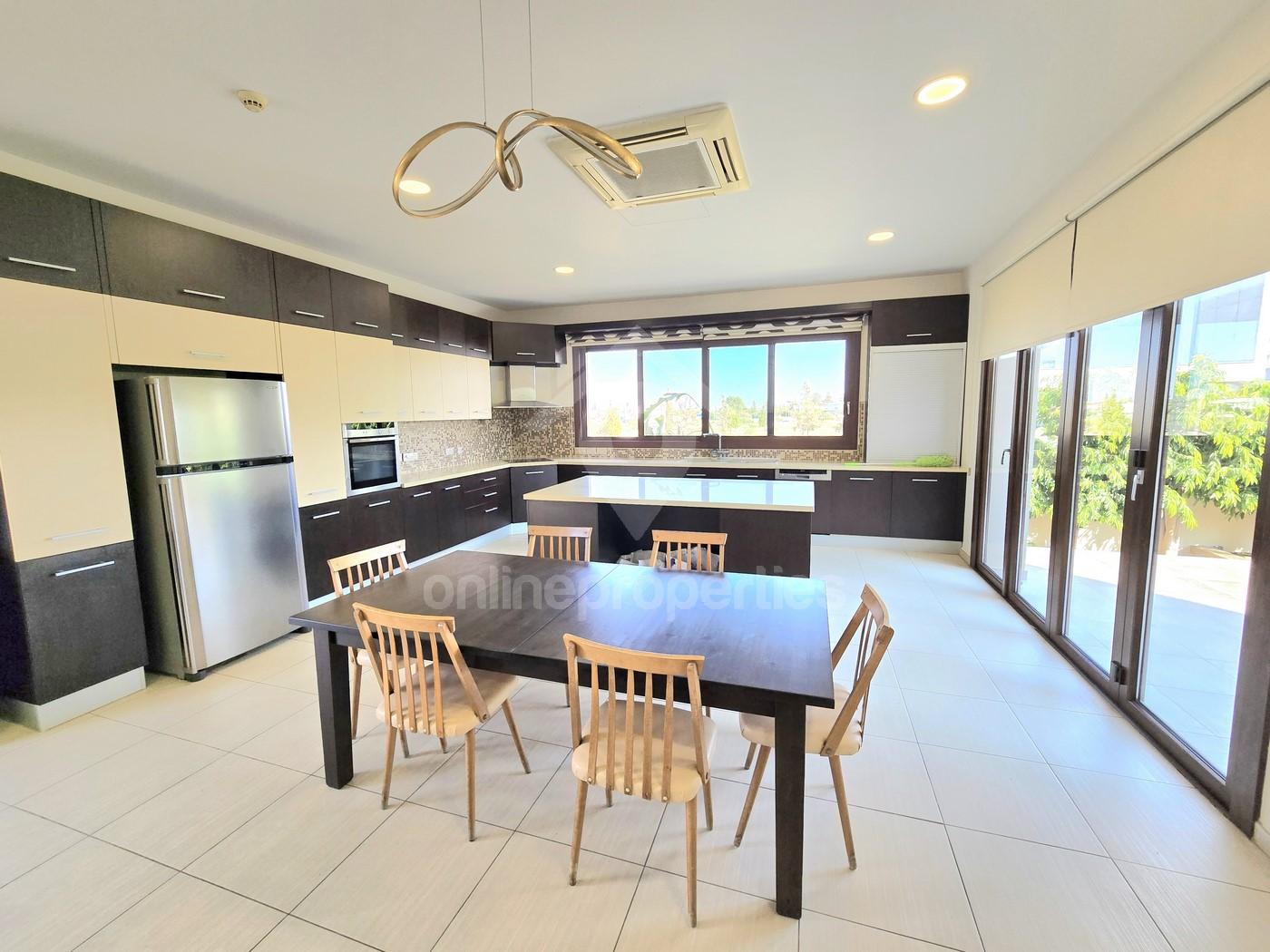 To change image, hover mouse over thumbnails below