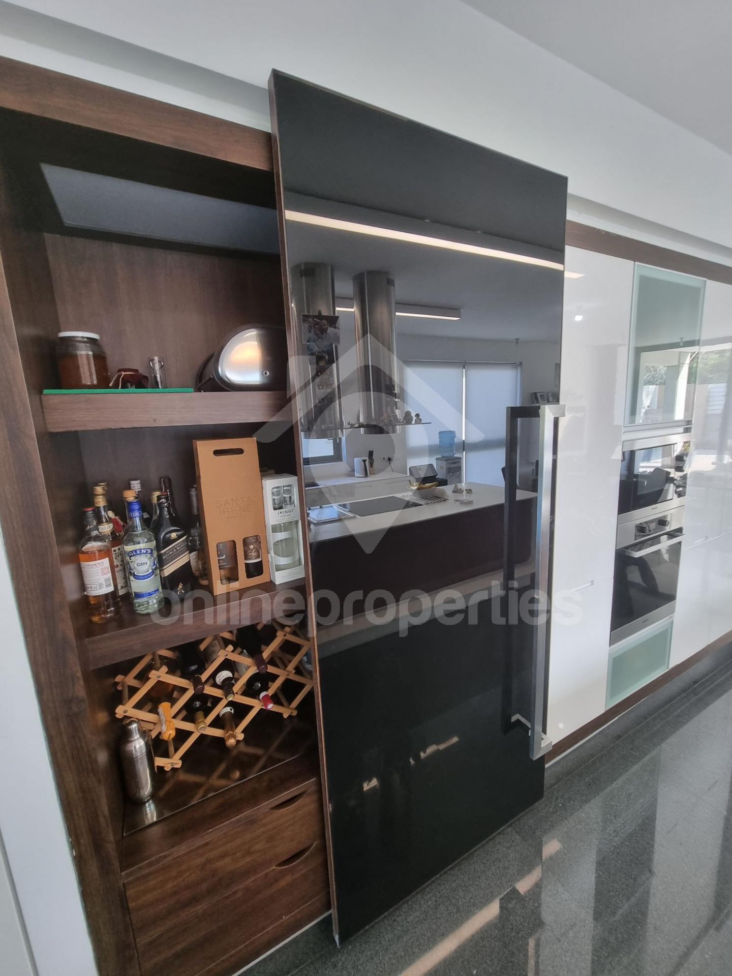 To change image, hover mouse over thumbnails below