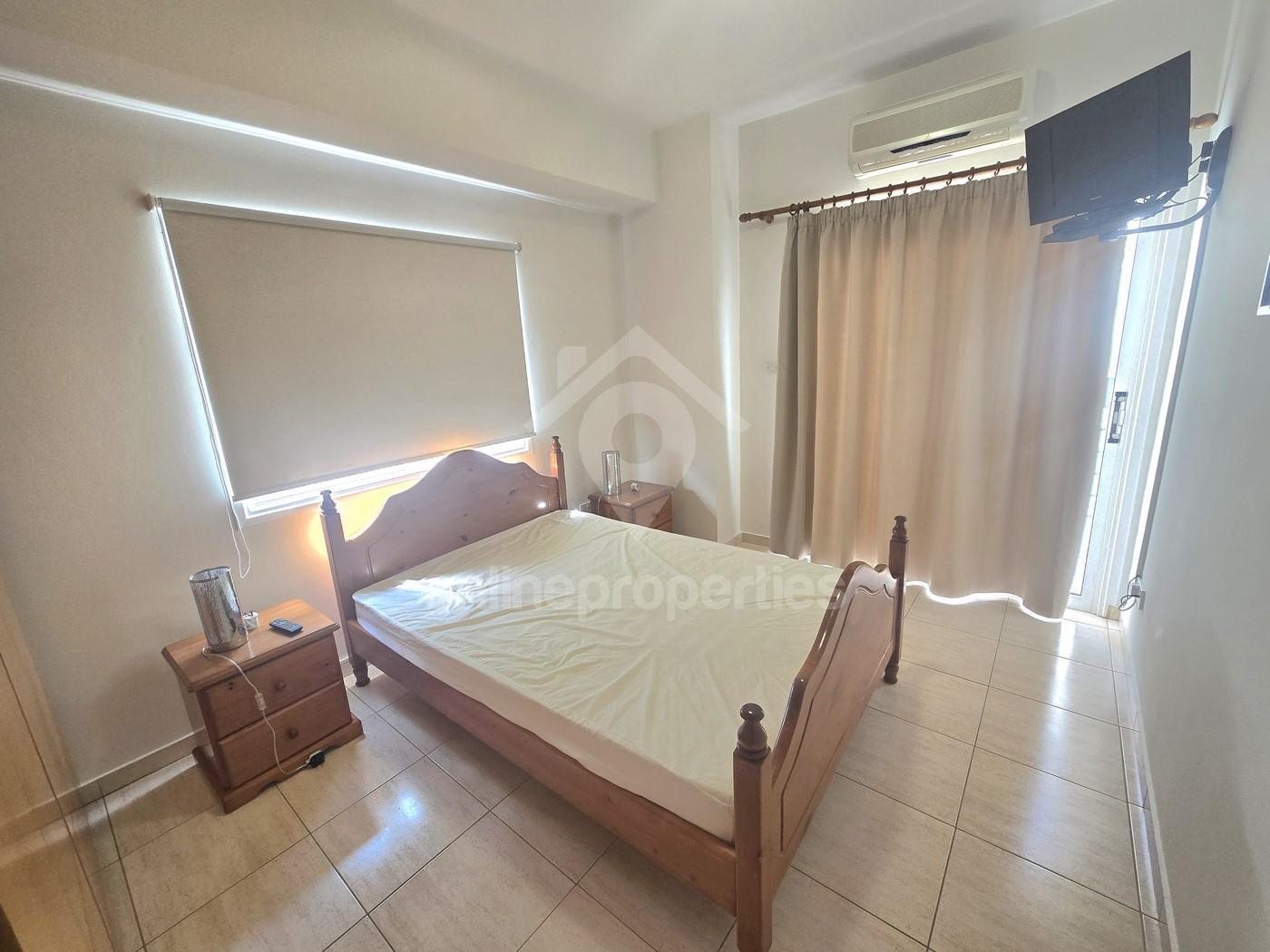 To change image, hover mouse over thumbnails below