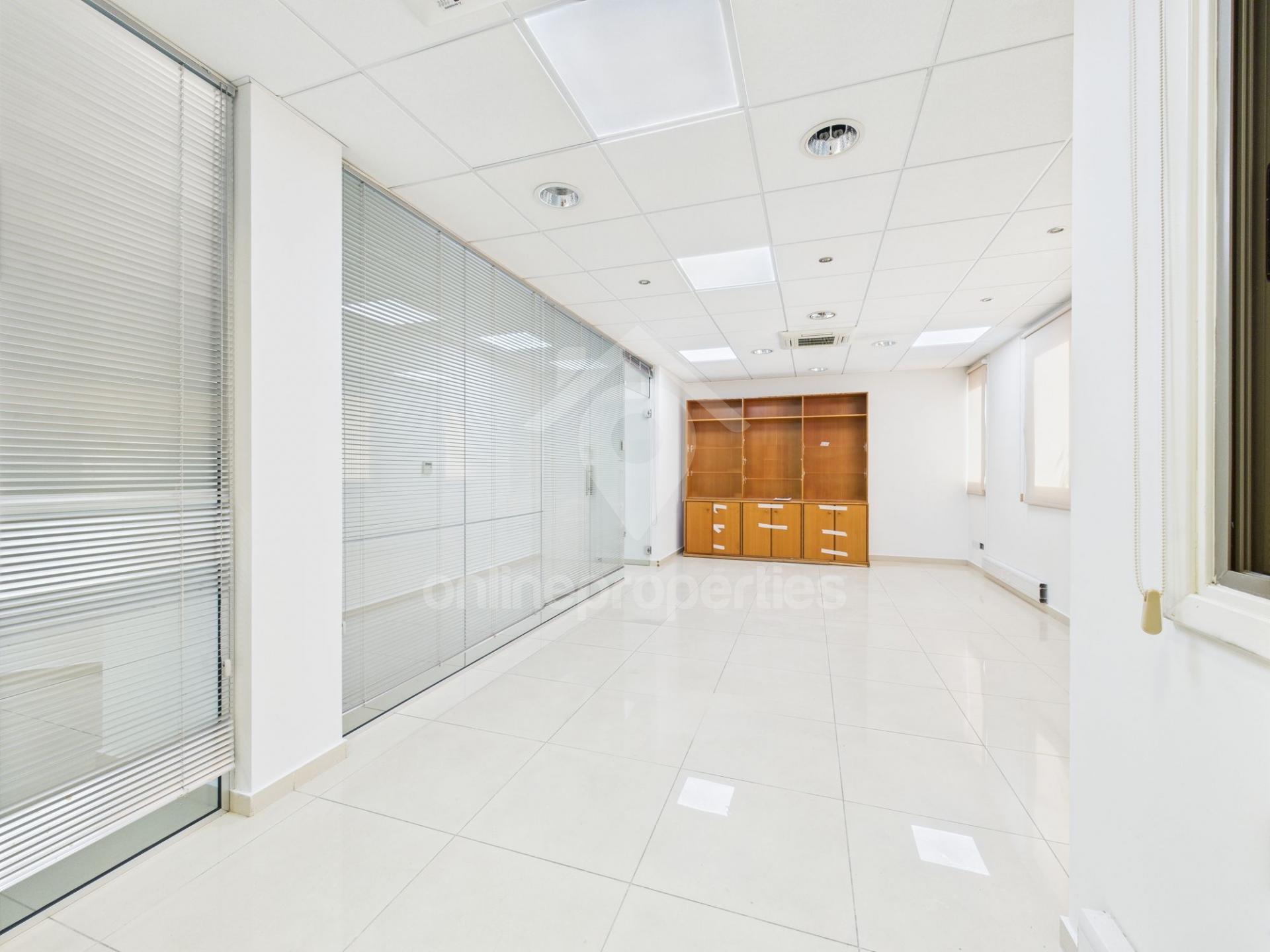 To change image, hover mouse over thumbnails below