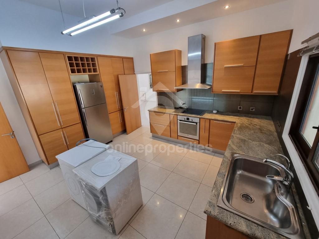 To change image, hover mouse over thumbnails below