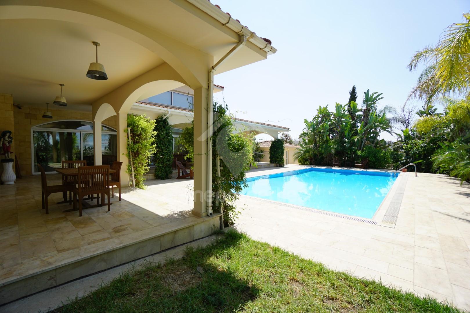 To change image, hover mouse over thumbnails below