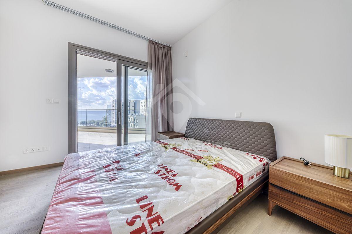 To change image, hover mouse over thumbnails below